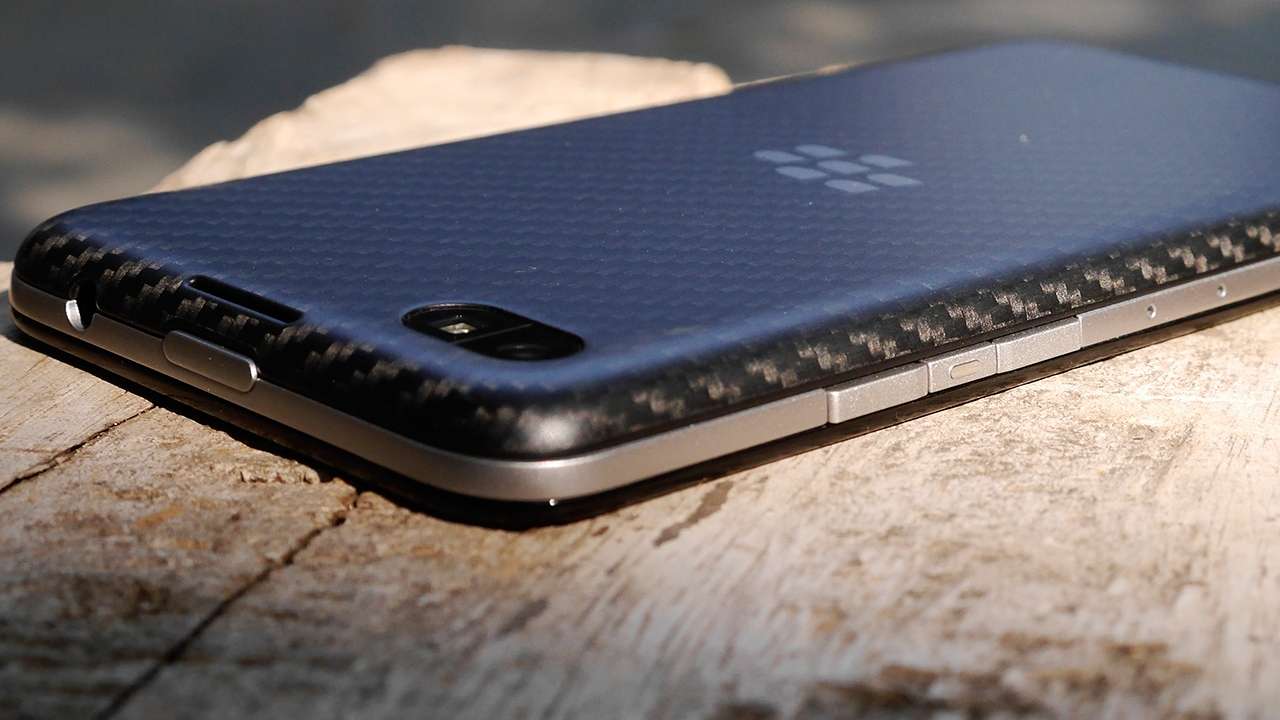 Купить смартфон BlackBerry Z30 (Black) в Москве в каталоге мобильных  телефонов с доставкой. Характеристики, цены в интернет-магазине iCover.