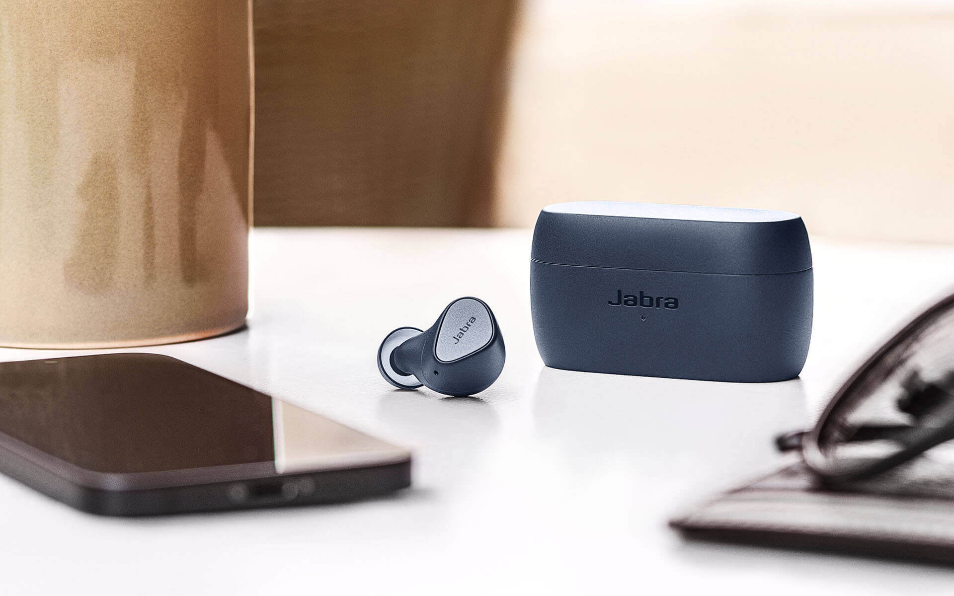 Купить беспроводные наушники Jabra Elite 3 100-91410001-60 (Navy) 1200840 в  Москве в каталоге внутриканальных наушников с доставкой. Характеристики,  цены в интернет-магазине iCover.