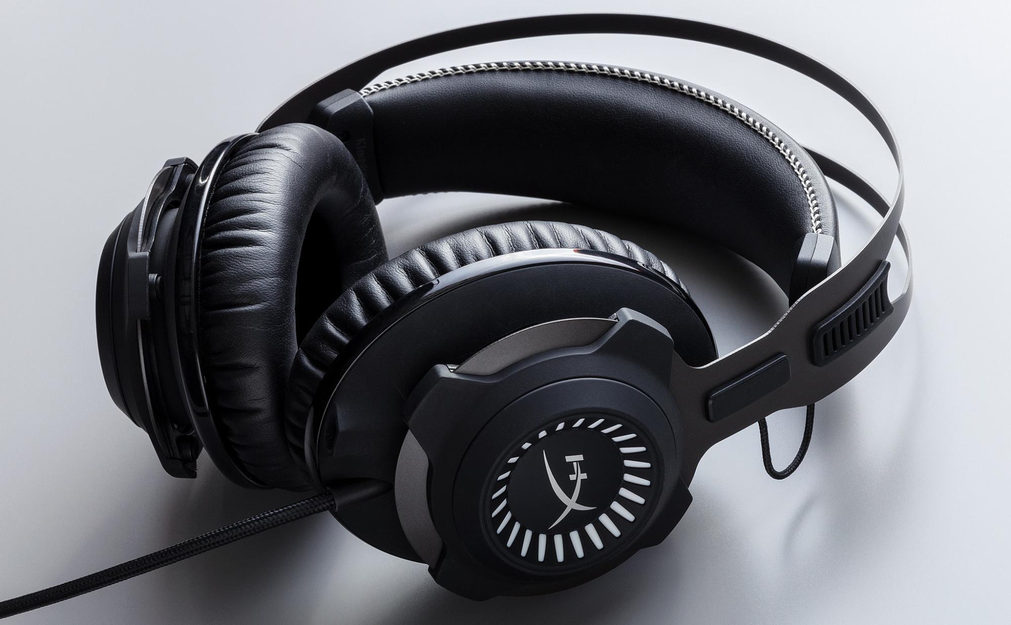 Hyper cloud. Наушники HYPERX cloud Revolver. HYPERX cloud Revolver 7.1. Наушники HYPERX cloud Revolver s 7.1. HYPERX cloud Revolver 7.1 подсветка.