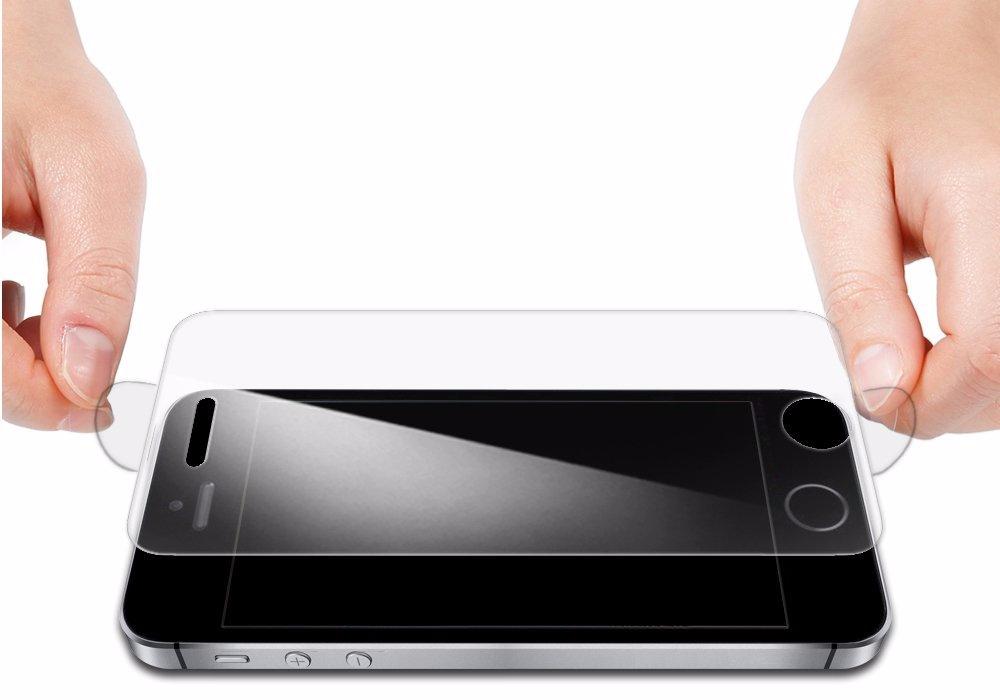 Поклейка телефона. Защитное стекло Spigen Glas.tr Slim для iphone 5s/5c/5/se. Поклейка защитного стекла. Поклейка защитного стекла iphone. Поклейка защитных стекол на телефон.