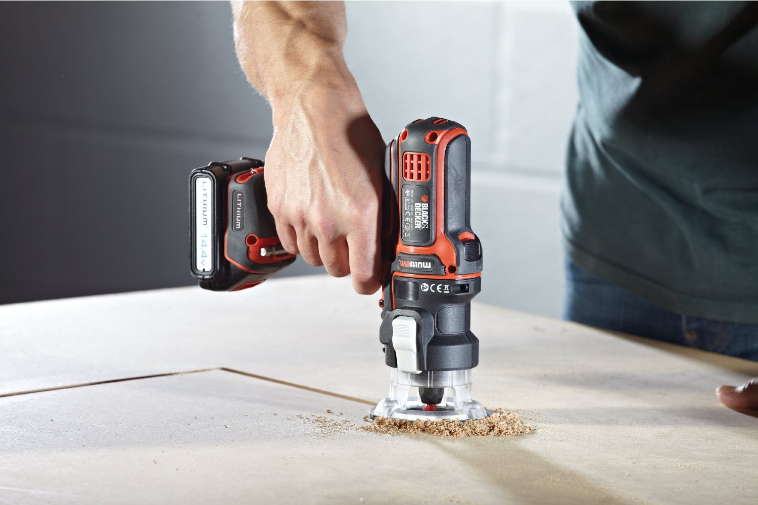 Дрель по дереву. Насадка Black+Decker Multievo mtrt8. Многофункциональный инструмент Black Decker Multievo. Black Decker Multievo фрезер. Реноватор Black+Decker Multievo mt350k полный комплект.