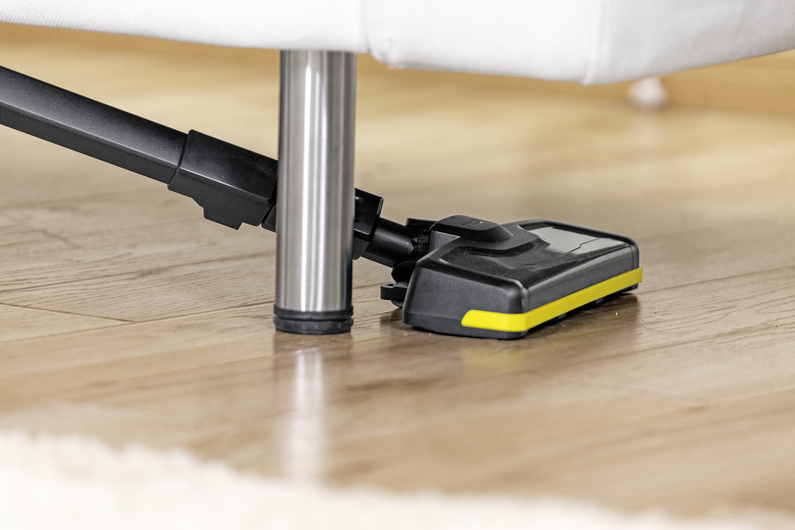 Vc 4 pet. Пылесос Karcher VC 4s Cordless. Пылесос Karcher VC 4s Cordless Plus. Вертикальный пылесос Karcher VC 4 Cordless. Аккумуляторный пылесос Керхер1.198.280.0.