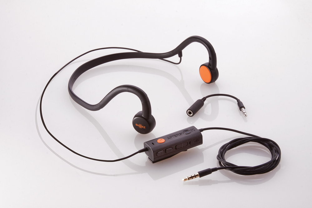 Наушники для улучшения вашего слуха. Наушники AFTERSHOKZ Sportz Titanium. Костные наушники для слабослышащих деус. Earsopen 618 наушники. Леомакс наушники для слабослышащих.
