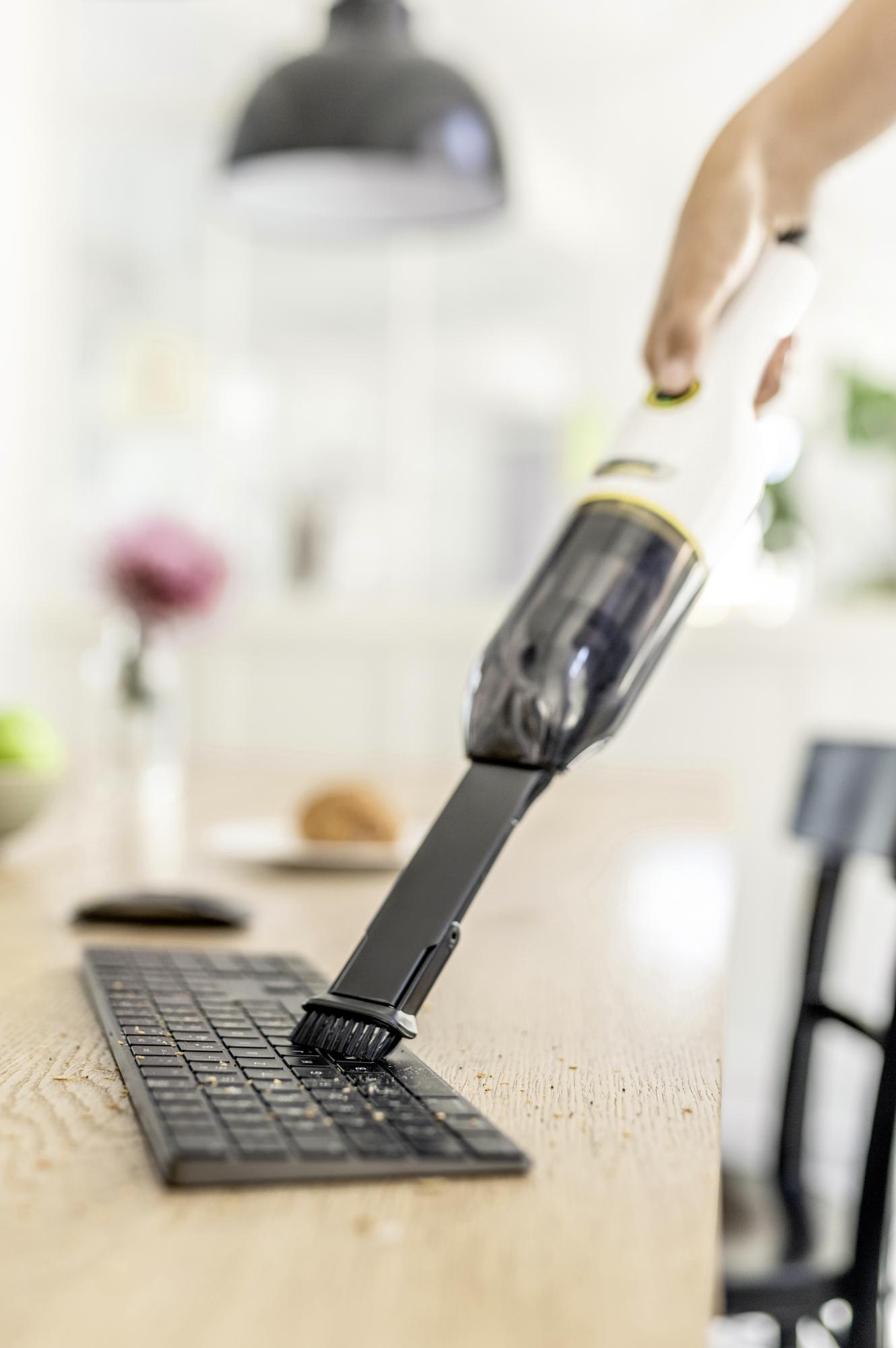 Купить пылесос ручной Karcher CVH 2-4 (1.198-450.0) в Москве в каталоге ручных  пылесосов с доставкой. Характеристики, цены в интернет-магазине iCover.