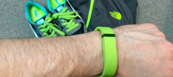 Fitbit Flex - беспроводной шагомер (Lime) купить в интернет-магазине icover