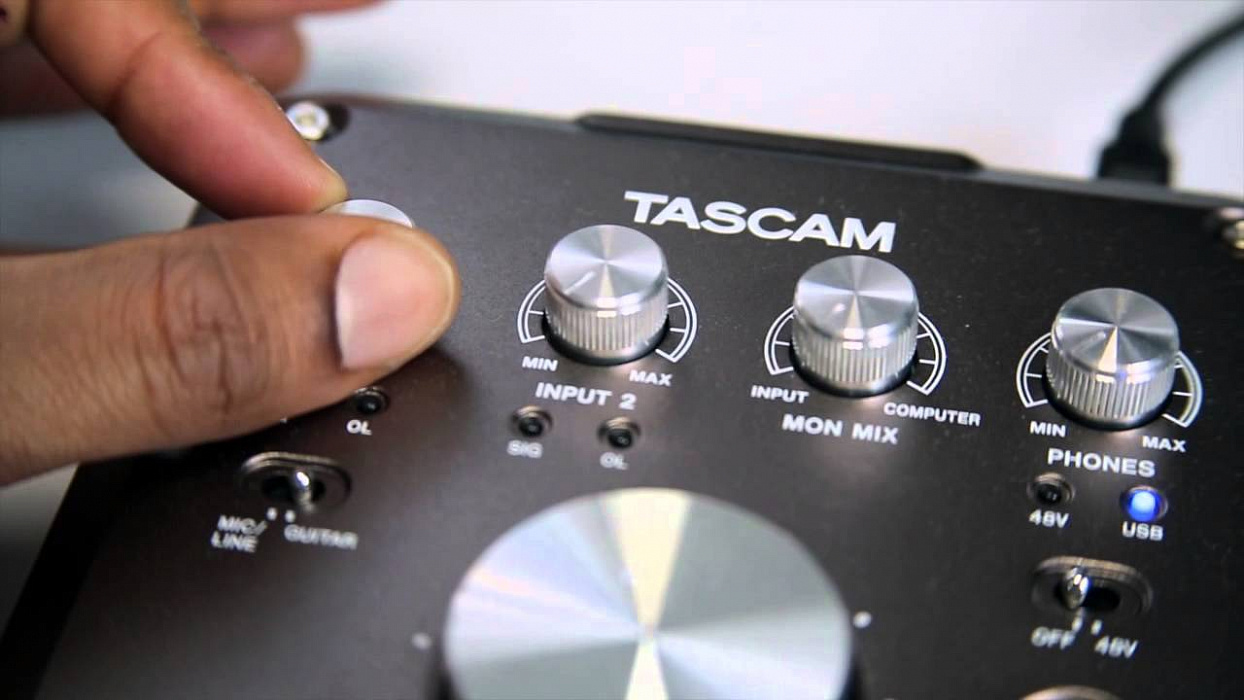 Звуковая карта tascam 208i